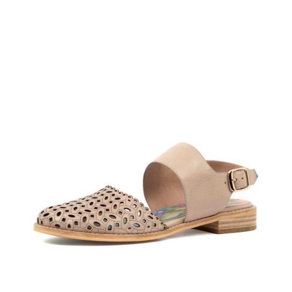 Isabella Rossi | Shoes | Isabella Rossi Laser Cut Cutout Mary Jane Leather  Shoes Flats Size 4 | Poshmark